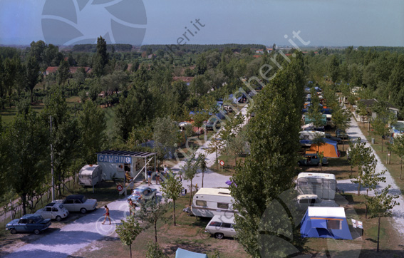 Camping Safari Pinarella Campeggio roulotte auto estate parcheggio tende campeggiatori