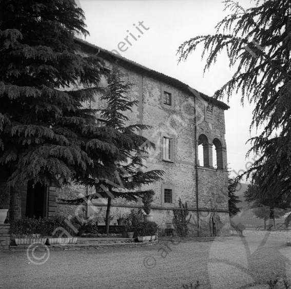 Ristorante Al Piano (Castello del Piano, residenza storica) Sarsina Piazzale ingresso alberi portici casolare antico