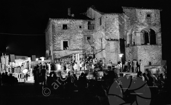 Ristorante Al Piano (Castello del Piano, residenza storica) Sarsina Loggetta veranda antico casale casa padronale tavolini gente pista da ballo gente che balla