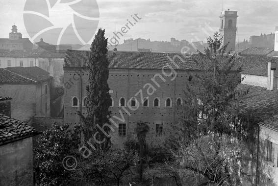 Biblioteca Malatestiana esterno finestre albero campanon campanile palazzo capitano giardino
