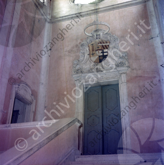 Cantiere lavori Ricovero Roverella porta e stemma Stemma affresco scale portone