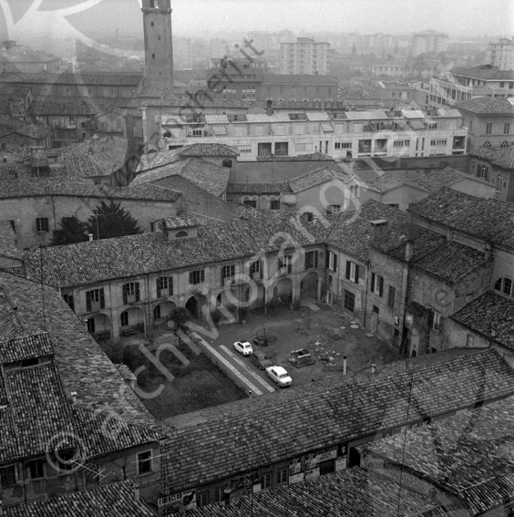 Ricovero Roverella veduta dall'alto Vista dal campanile di S.Agostino Panoramica tetti corte interna porticato cortile auto parcheggiate posto Vista dal campanile di S.Agostino
