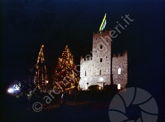 Ristorante Castello esterno Insegna alberi di Natale
