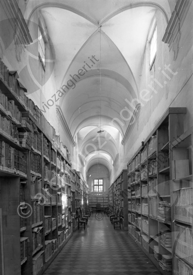 Archivio Di Stato Sezione Di Cesena corridoio Corridoio con teche scaffali e ripiani per libri e faldoni
