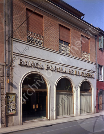 Banca Popolare di Cesena Filiale di Santarcangelo di Romagna esterno 15 Via Don Giovanni Minzoni Strada vetrine arti istituto di credito