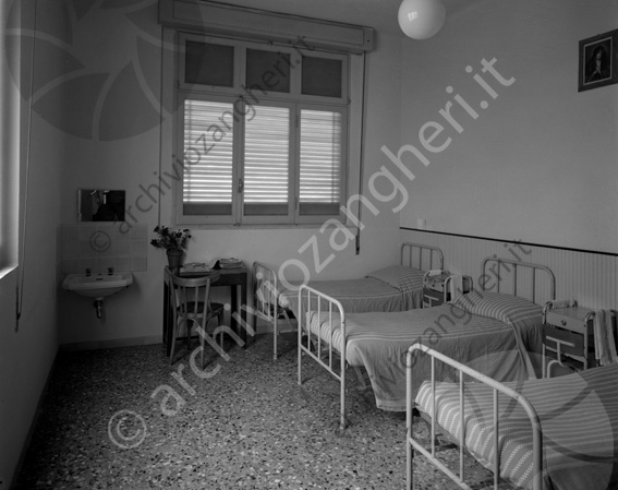 Istituto S.Giuseppe ENAOLI Sarsina interni stanza camera da letto camerata letti lavandino tavolino sedia
