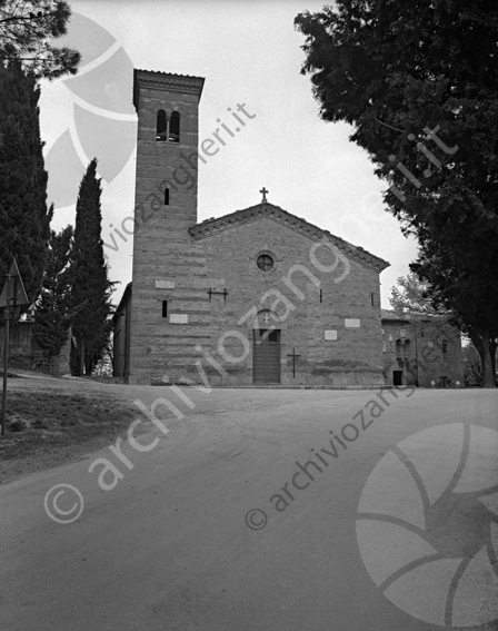 Chiesa Pieve di San Donato di Polenta esterno chiesa facciata strada campanile ingresso 