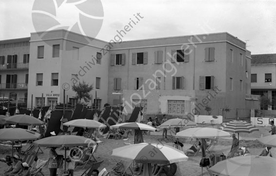 Villa Riposo Gatteo mare esterno spiaggia edificio villa albergo hotel ombrelloni spiaggia 