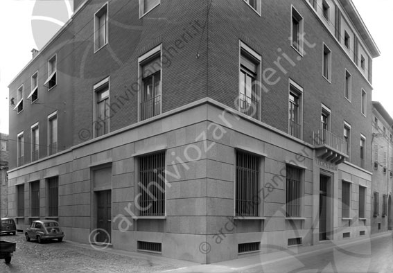 Banca d'Italia Faenza edificio banca ingresso macchine incrocio via Giuseppe mazzini e Via Ughi sbarre terrazzo
