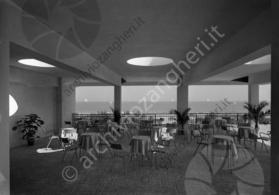 Hotel Jenny Cesenatico terrazzo albergo vista panorama mare barche tavolini sedie terrazza 