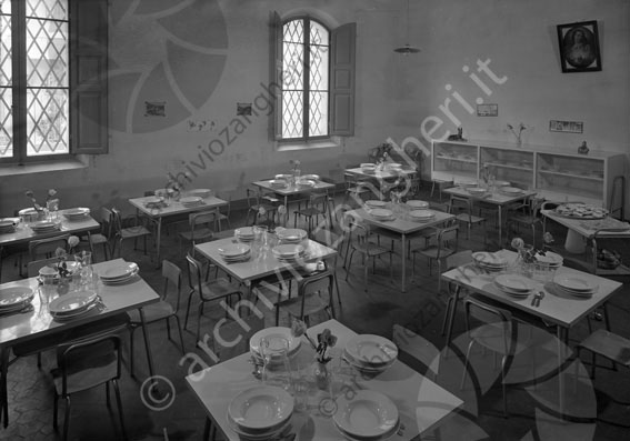Asilo Infantile Maria Ghiselli sala mensa Gatteo scuola materna asilo nido sala da pranzo mensa tavolini sedie piatti credenza 