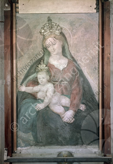 Madonna del popolo con corona quadro opera affresco madonna santi bambino corona 