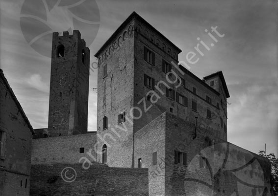 Longiano Castello Malatestiano castello edificio antico torre mura finestre
