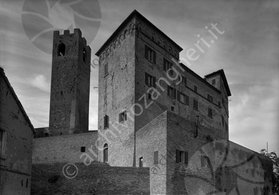 Longiano Castello Malatestiano castello edificio antico torre mura finestre