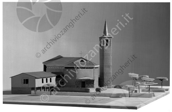 Plastico chiesa di Villa chiaviche modellino chiesa parrocchia esterno dietro campanile canonica ingresso entrata giardino cortile 