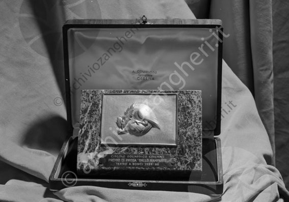 Circolo goliardico cesenate Premio di prosa Gallo Rampante Teatro Bonci 1959-60 premio ricompensa riconoscimento gioielleria marmo bassorilievo comandini