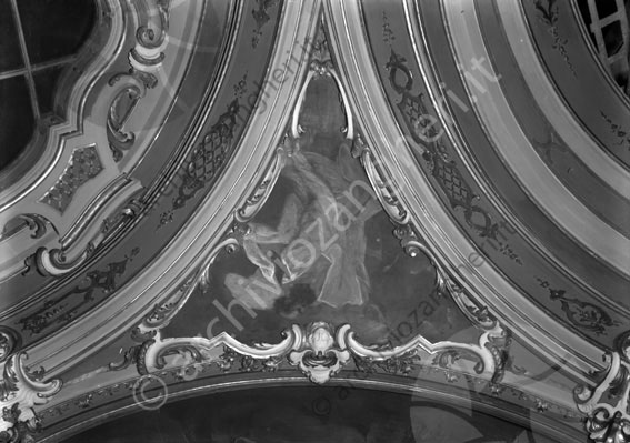 Cupola Duomo affreschi dettagli affreschi dipinti santi chiesa duomo soffitto 