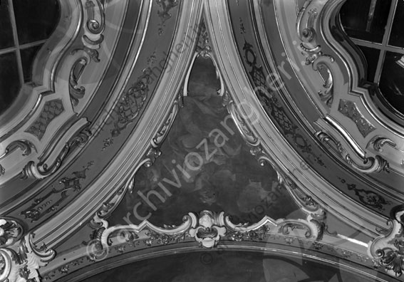 Cupola Duomo affreschi dettagli affreschi dipinti santi chiesa duomo soffitto 