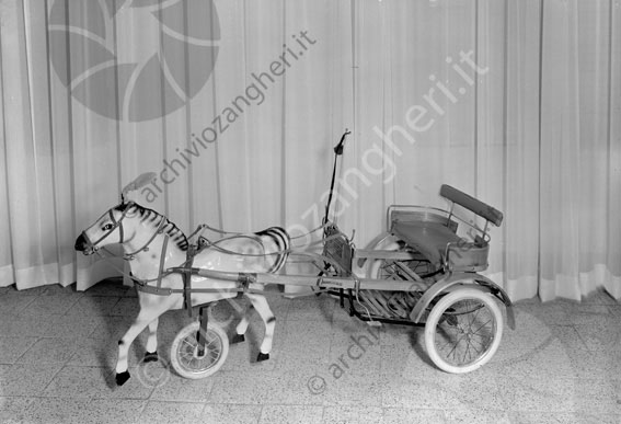 Settimana Cesenate Stand Cavallino mostra esposizione giocattolo cavallino cavallo carrozza sedile ruote calesse frustino 