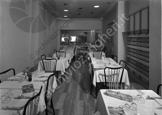 Albergo Vanon Saletta pranzo albergo hotel sala da pranzo mensa tavoli apparecchiati sedie posate vetrate cucine carrelli 