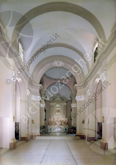 Chiesa di Santa Maria delle Grazie Fiumicino Savignano sul Rubicone foto Romano interno chiesa altare scale navata candele tabernacolo 