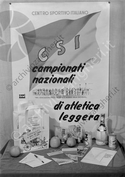 CSI cestino campionati nazionali atletica leggera manifesto cartellone sport campionati gare atletica frutta barattoli olio 