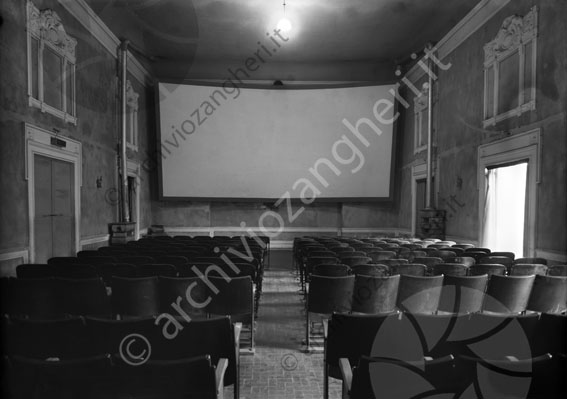 Sala cinema Edera Modigliana salone cinema schermo sedie 