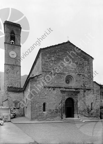 Basilica di Santa Maria Assunta Bagno di Romagna esterno Chiesa chiesa esterno campanile rosone ingresso scale cartoleria 