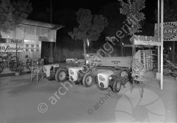 Settimana Cesenate Stand Benaglia mostra esposizione festa fiera trattori esterno macchine agricole Goldoni motori Parilla slanzi