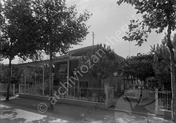 Pensione Villa Ado Cesenatico esterno albergo hotel esterno cortile ingresso scale cancello recinzione parcheggio auto villa tettoia 