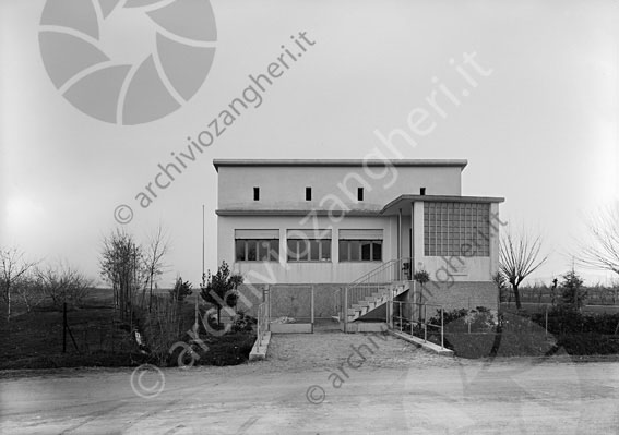 Scuola materna comunale di Pievesestina Cesena Via Dismano, 4820? scuola esterno giardino scale ringhiera recinzione cancello ingresso 