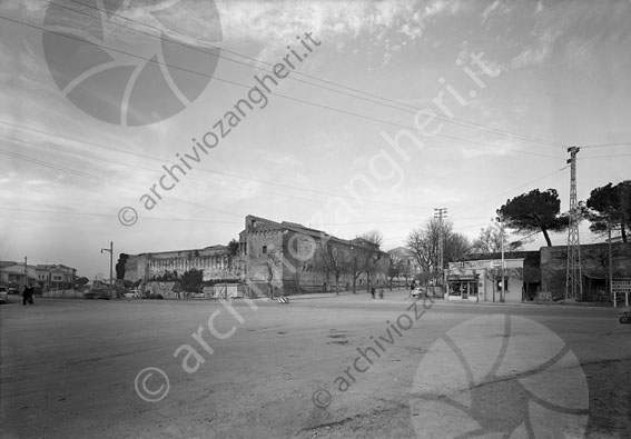 Rimini via Circonvallazione Occidentale con Rocca Malatestiana rocca malatestiana strada incrocio cartelli indicazioni  caffè cicognani bar