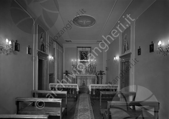 Asilo Infantile Vittorio Emanuele II Savignano sul Rubicone cappellina interna suore chiesa cappella panche altare candele dipinti tabernacolo 