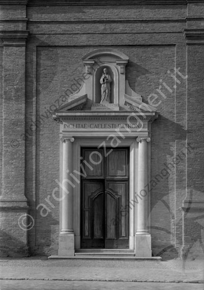 Portale Chiesa Parrocchiale di Santa Lucia V.M. Savignano sul Rubicone ingresso chiesa statua colonne