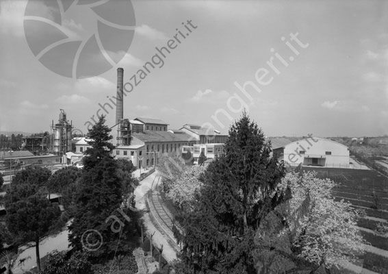 Zuccherificio Veduta panoramica panorama torre fabbrica industria alberi binari ferrovia