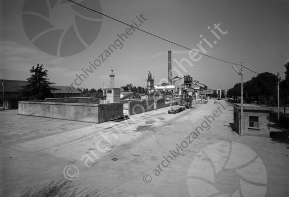 Zuccherificio Veduta panoramica panorama ciminiera fabbrica industria strada 