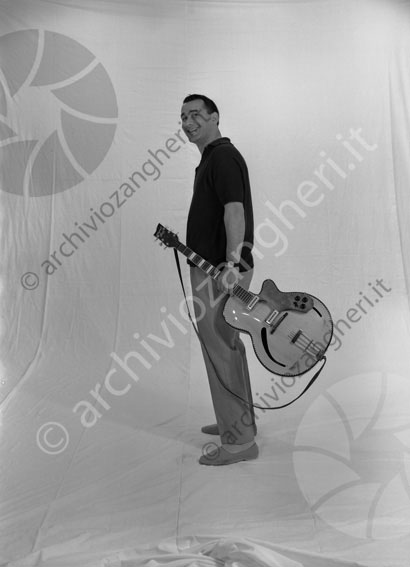 Chitarrista Borsari musicista chitarra foto shoot fotografico romano