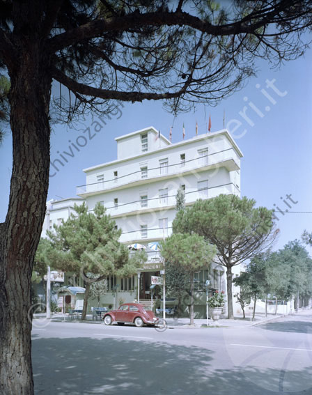 Hotel delle Nazioni Cesenatico esterno albergo edificio macchina strada ingresso scale 