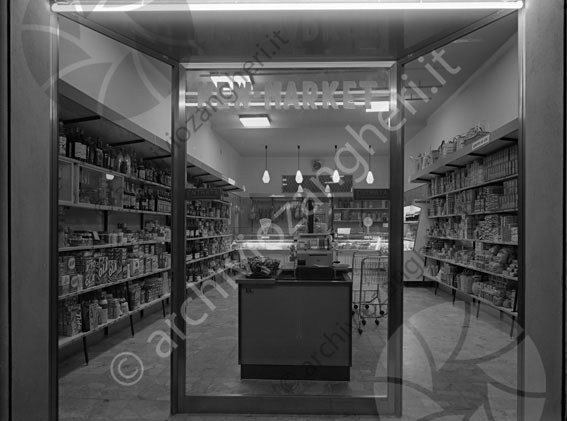 Negozio Carli fronte negozio vetrina mini market supermercato 