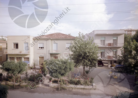 Pensione Vittoria Cesenatico esterno albergo hotel giardino cortile 