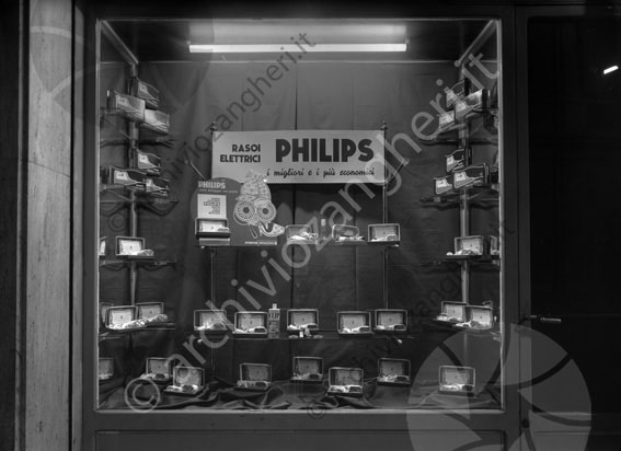 Negozio Arrotino mostra Philips negozio vetrina rasoi elettrici 