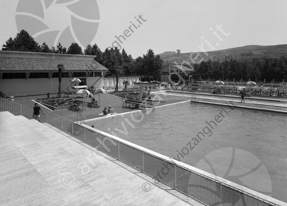 Castrocaro terme Piscina piscine termali esterno trampolino ombrelloni 