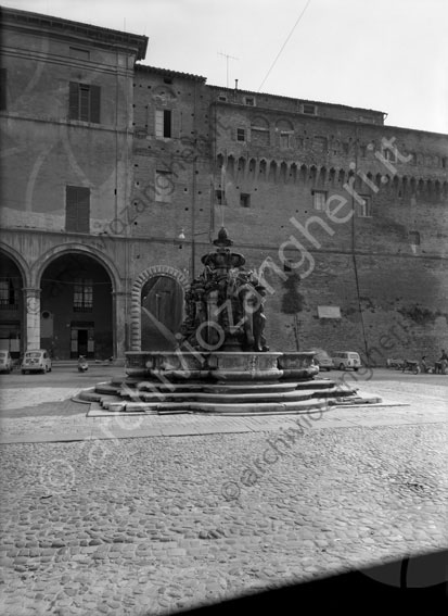Fontana Masini, piazza del Popolo, Cesena piazza centro fontana scale rocca mura 