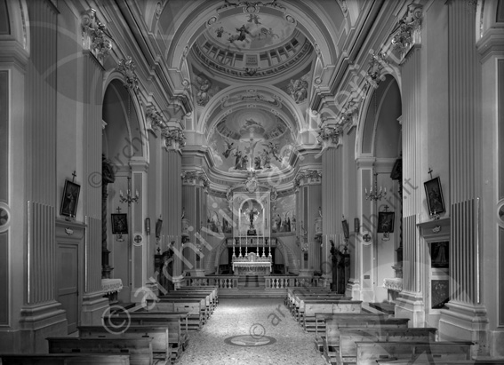 Chiesa Santuario SS. Crocifisso Longiano veduta interno chiesa navata panche archi colonne affreschi santuario confessionale candele altare crocifisso 