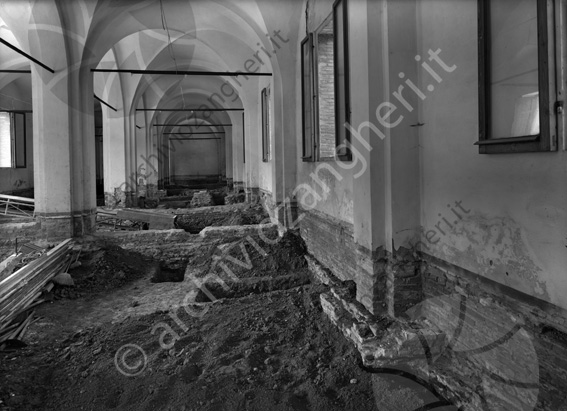 Scavi Biblioteca Malatestiana lavori scavi buchi biblioteca Cesena interno 