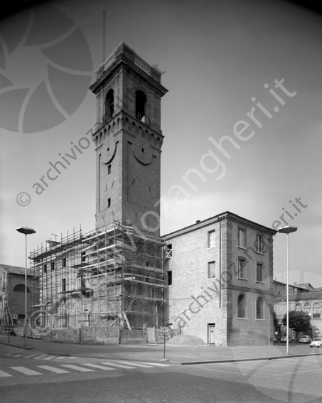 Palazzo del Ridotto vista da dietro lavori cantiere impalcature torre centro cesena piazza almerici capitano