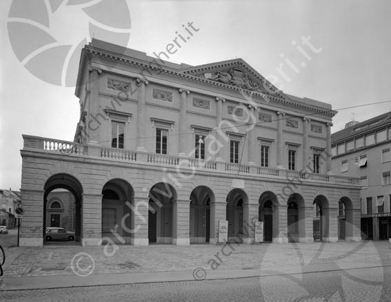 Teatro Comunale fronte piazzale teatro Bonci Cesena portico colonne palazzo 