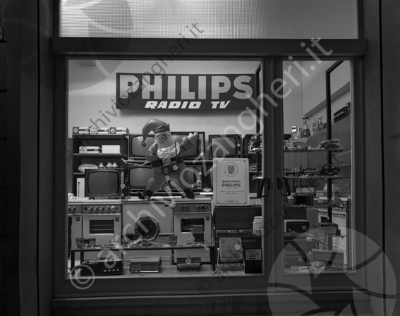 Vetrina Philips Radio TV Morganti negozio vetrina esterno elettronica televisori elettrodomestici 