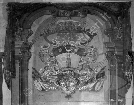 Palazzo baronale del piano Sarsina stemma dipinto affresco palazzo stemma 