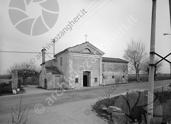 Chiesetta di Santa Maria in capo alla Vena Cesenatico esterno chiesa facciata ingresso strada croce